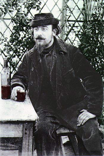 Erik Satie en costume de gros velours